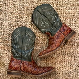 NOCONA MEN’S HERO NEW COGNAC EXOTIC FISH SCALE PRINT WESTERN BOOTS NB5539 Size 8